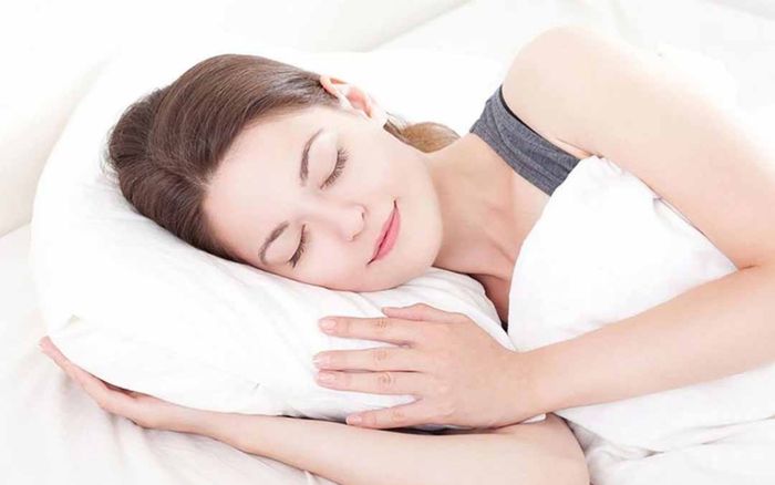 Không cần tốn tiền triệu hay mỹ phẩm cao cấp, 5 thói quen này mỗi tối sẽ giúp phụ nữ trẻ lâu