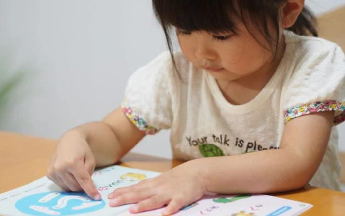 4 biểu hiện của trẻ cha mẹ tưởng là vô tri nhưng thực chất cho thấy trí não con đang phát triển