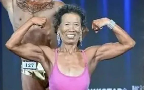 Cụ bà 71 tuổi khiến dân mạng 'phát cuồng' với cơ bắp và huy chương thể hình