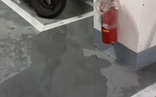 Chung cư cao cấp biến thành 'công viên nước' chỉ sau 1 năm, người dân khóc ròng