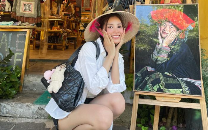 Tiểu Vy 'flex' nhẹ mẫu túi 120 triệu khi về thăm quê nhà