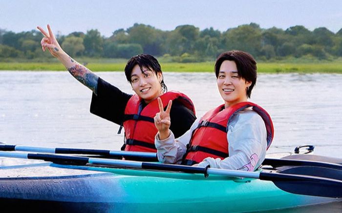 Hai thành viên BTS ghi hình show thực tế tại Việt Nam