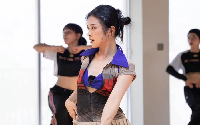 Nữ ca sĩ Việt sang Trung Quốc thi hát, bị khán giả trong và ngoài nước chỉ trích nặng nề