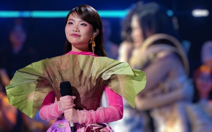 Phương Mỹ Chi khóc vì Mỹ Tâm