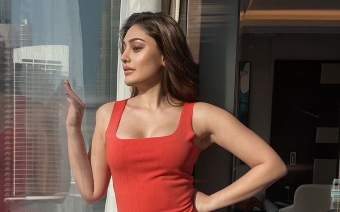 Nữ người mẫu đột tử tại nhà riêng khiến showbiz rúng động