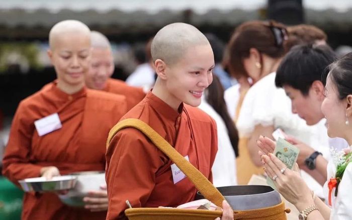 Nữ diễn viên 8X hàng đầu showbiz cạo đầu đi tu