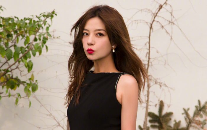 Con gái Triệu Vy ra sao sau khi bố mẹ ly hôn?