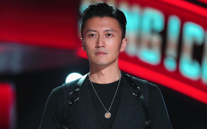 Xôn xao nhan sắc thật của nam ca sĩ không chấp nhận đàn ông trang điểm