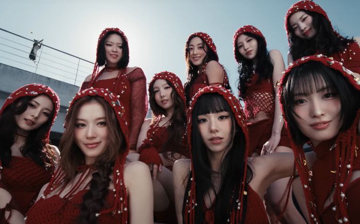 TWICE thắng BLACKPINK 1-0