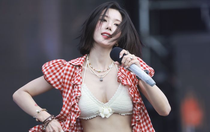 Nữ ca sĩ nóng bỏng nhất nhì Hàn Quốc dùng tiền cát xê để làm một việc gây xúc động