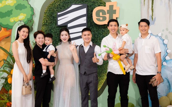 Tiệc thôi nôi hoành tráng của con trai Quang Hải: Vợ chồng Đoàn Văn Hậu xúng xính đến tham dự