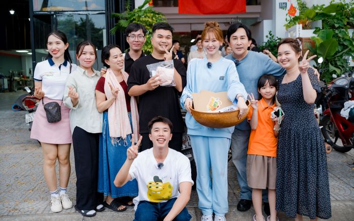 “Về Quê Làm Giàu” Tập 12 – Phiên chợ “Sợi lụa giữ hồn quê”: Nghệ sĩ thi tài trang trí – bán lụa Mã Châu giữa lòng Đà Nẵng