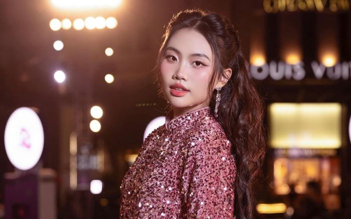 Phương Mỹ Chi 'cân đẹp' sân khấu quốc tế