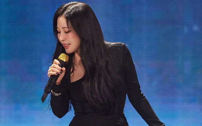 Nữ ca sĩ hàng đầu showbiz bị hoại tử xương, phải hủy bỏ hàng loạt đêm diễn