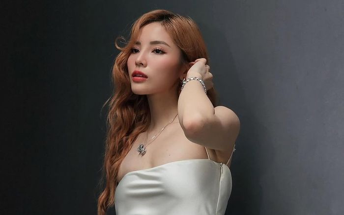 Loạt ảnh quyến rũ của Kỳ Duyên ở hồ bơi riêng tư, netizen 'đứng hình' vì 1 chi tiết