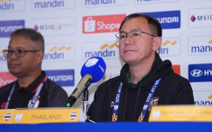 HLV Thái Lan tuyên bố đủ giỏi để biến U23 Việt Nam thành cựu vương