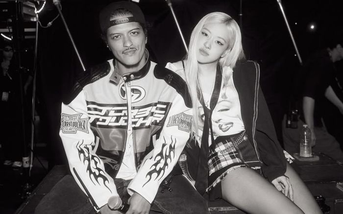 Bruno Mars nói chuyện nợ nần tại concert BLACKPINK