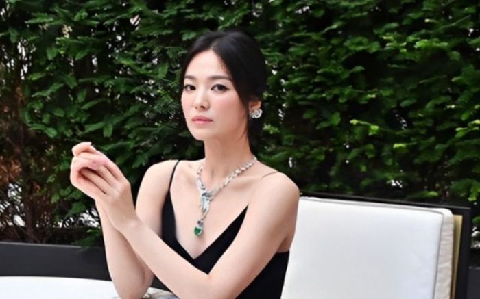 Danh tính người đàn ông đặc biệt của Song Hye Kyo