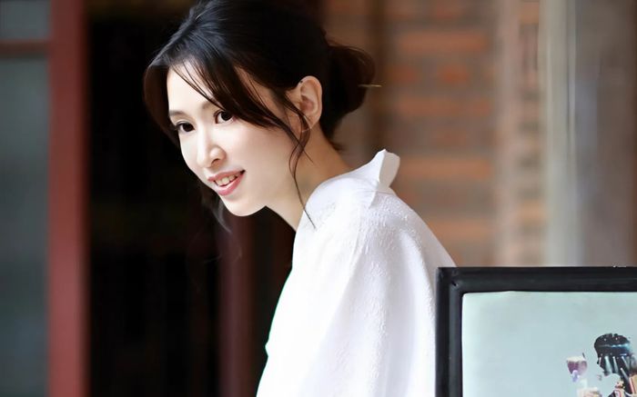 Nữ diễn viên đi bán chân gà, muốn kết hôn với đại gia vì lười làm việc