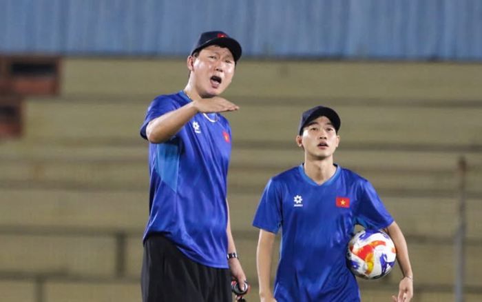 Chuyện buồn của HLV Kim Sang Sik