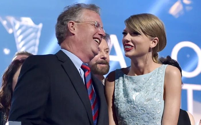 Cha ruột Taylor Swift trải qua ca phẫu thuật nghiêm trọng