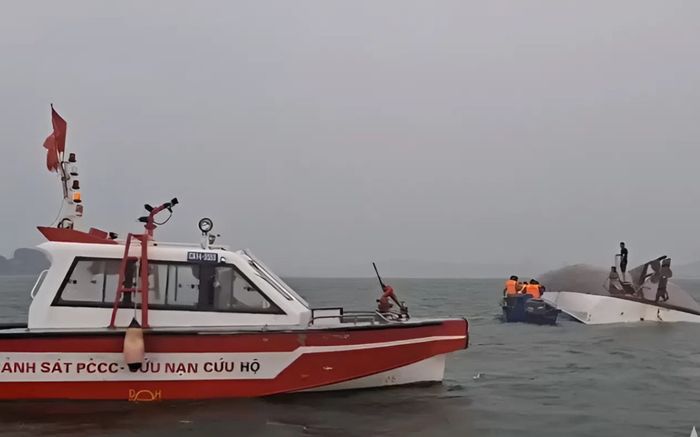Thông tin mới nhất vụ lật tàu chở 49 người trên Vịnh Hạ Long