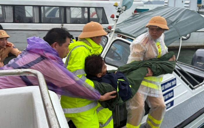 Vụ lật tàu ở vịnh Hạ Long: Đa số khách đi theo gia đình, người lớn nhất 53 tuổi, nhỏ nhất mới 3 tuổi