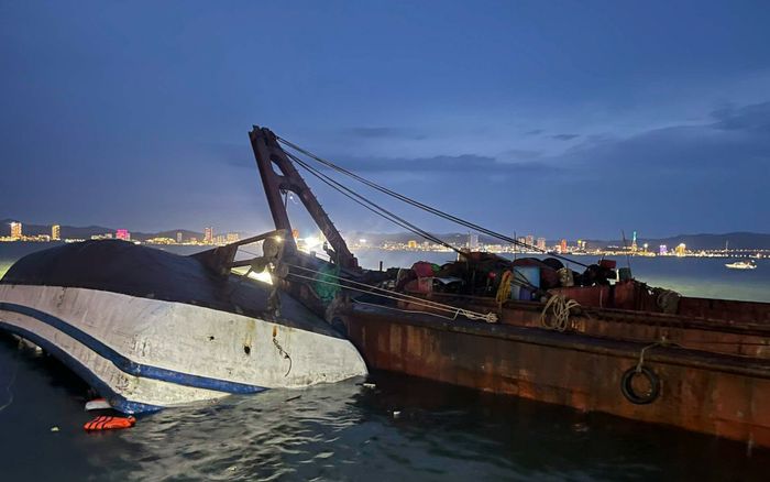 Clip cận cảnh hiện trường vụ lật tàu ở vịnh Hạ Long khiến hàng chục người tử vong