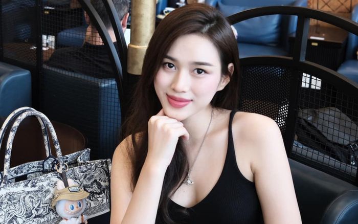 Ngỡ ngàng nhan sắc của Đỗ Thị Hà trước tin đồn sắp làm dâu nghìn tỷ