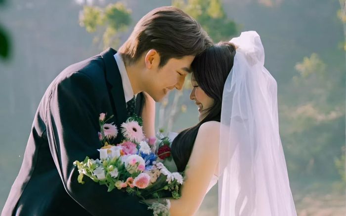 Clip hơn 1 phút trước đám cưới Đình Tú và Ngọc Huyền gây dậy sóng