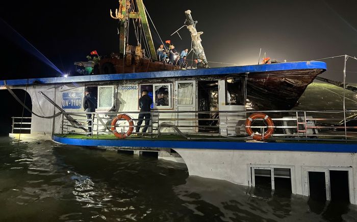 Phát hiện thêm 4 thi thể khi trục vớt tàu bị lật ở Hạ Long