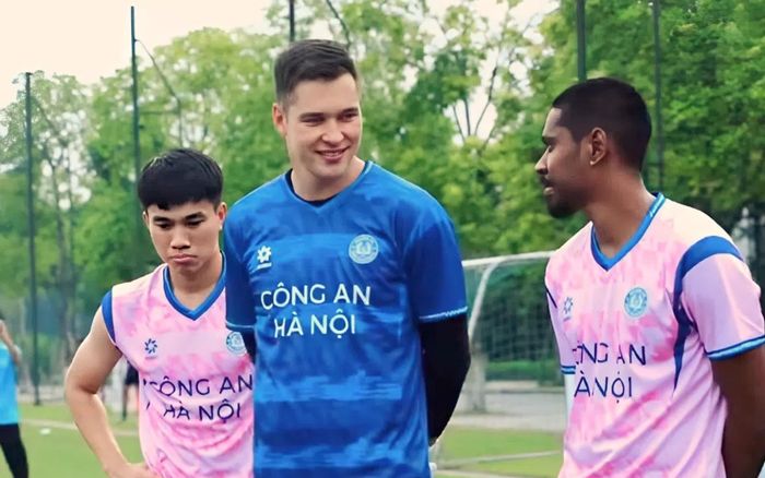 Nguyễn Filip trở lại Việt Nam sau ồn ào