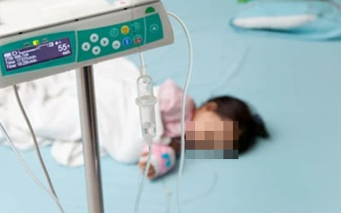 Bé gái liên tục tiêu chảy ra máu, bác sĩ 'rụng rời' sau khi nội soi