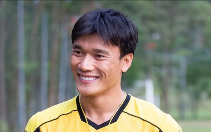 Lý do thủ môn Bùi Tiến Dũng 'mất tích'