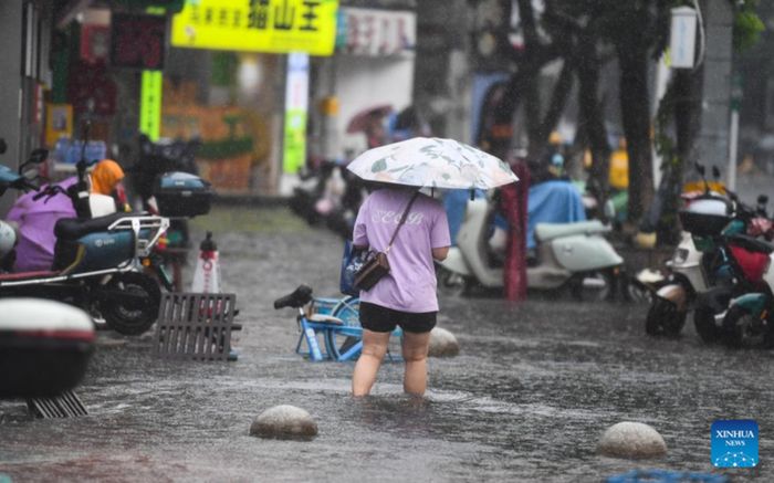 Trung Quốc căng mình ứng phó bão 'cuồng phong' Wipha, nhiều khu vực ngập lụt nghiêm trọng