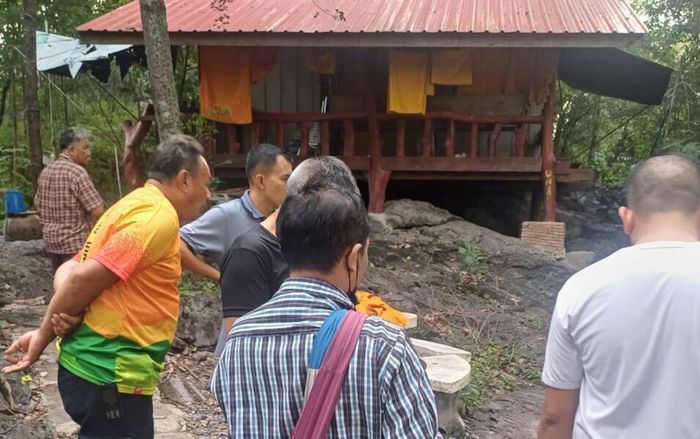 Nhà sư 75 tuổi bị hàng trăm con ong bắp cày đốt tử vong