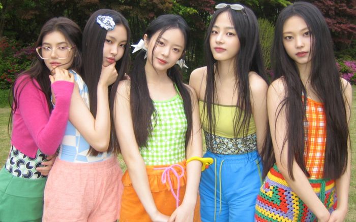 NewJeans kỷ niệm 3 năm debut giữa bão tố