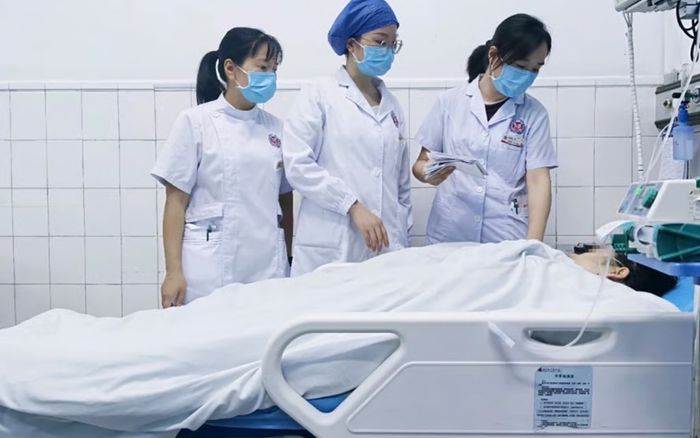 Sử dụng thuốc nhuận tràng trong hai tuần liền để mặc vừa chiếc váy sinh nhật, cô gái 16 tuổi nguy kịch