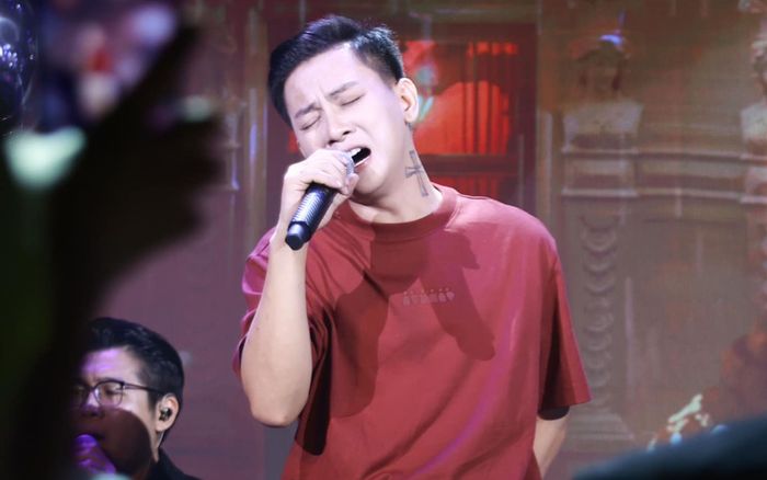 Ca sĩ Hoài Lâm thông báo 'xuất ngoại'