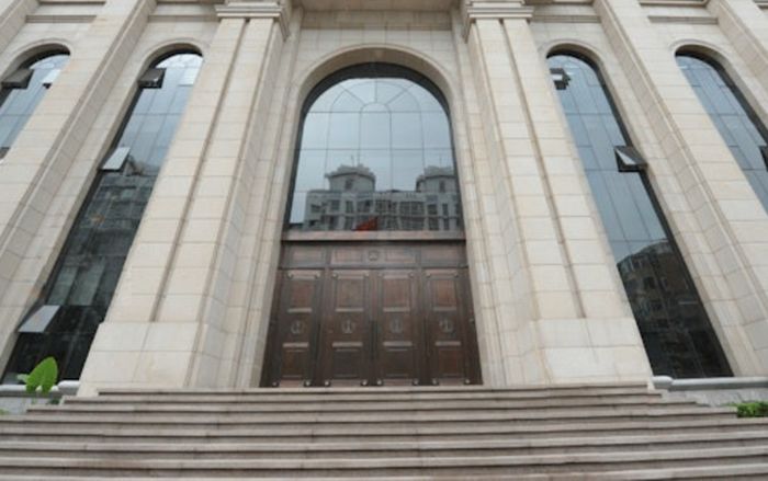 Chị em tranh chấp 10 tỷ đồng người cha qua đời để lại, cuối cùng phát hiện cả 2 không phải con ruột