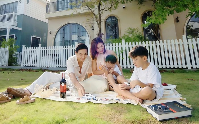 Khám phá set đồ hot mom Chúng Huyền Thanh chuẩn bị cho chuyến picnic cuối tuần của gia đình