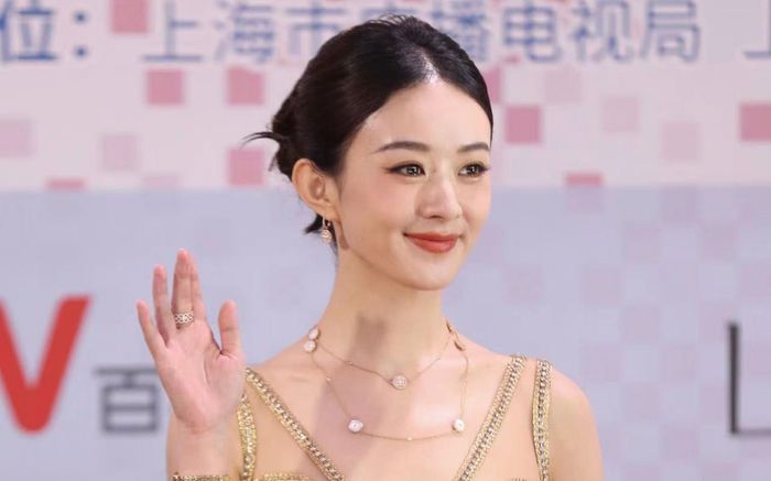 Triệu Lệ Dĩnh lộ diện gây sốc