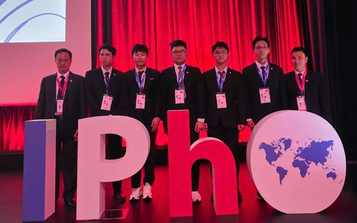 5 gương mặt vàng của Việt Nam tại Olympic Vật lý quốc tế 2025 là ai?