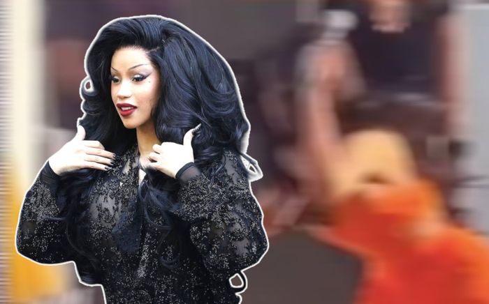 Nữ ca sĩ bị kiện tội bạo hành khán giả ngay trên sân khấu