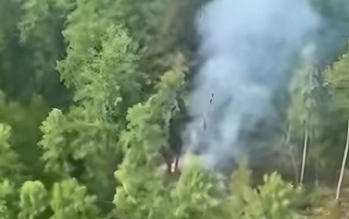 Máy bay chở 49 người mất tích: Tìm thấy mảnh vỡ giữa rừng, không còn dấu hiệu sự sống