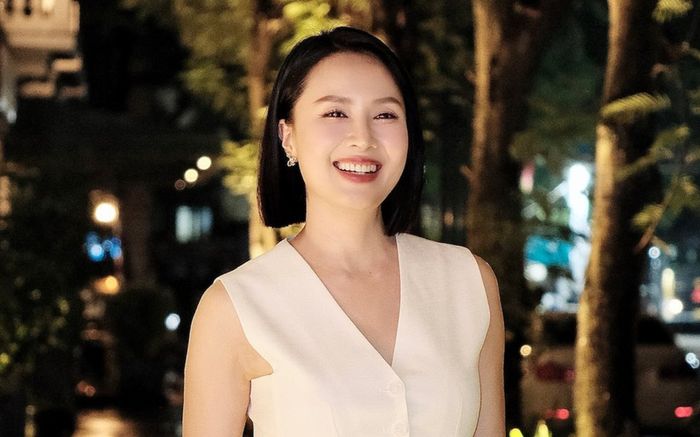 Hồng Diễm khoe đường cong chữ S nóng bỏng