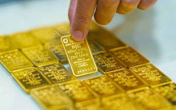 Giá vàng hôm nay (25/7): Vàng miếng neo đỉnh, giới đầu tư 'nín thở' trước khoảng cách 15 triệu với thế giới
