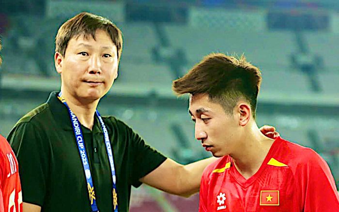 Đừng chê HLV Kim Sang Sik, có được không?