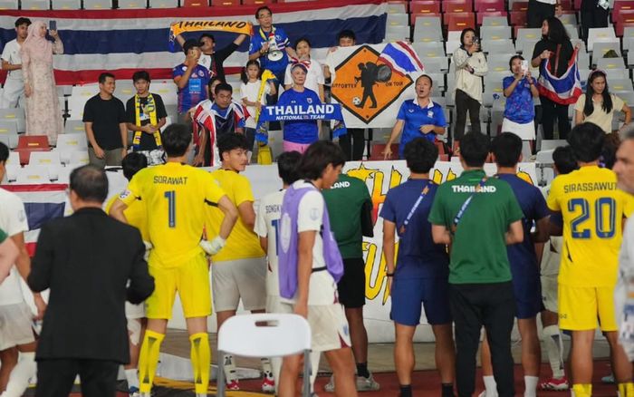 CĐV Thái Lan: Indonesia thắng nhờ trọng tài