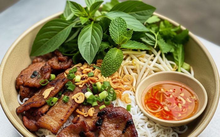 Thói quen sai lầm khi ăn bún chả vào buổi sáng ít ai biết đến